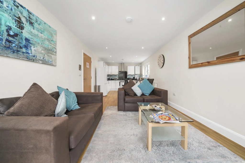 London Heathrow Living Serviced Apartments- Apt 10