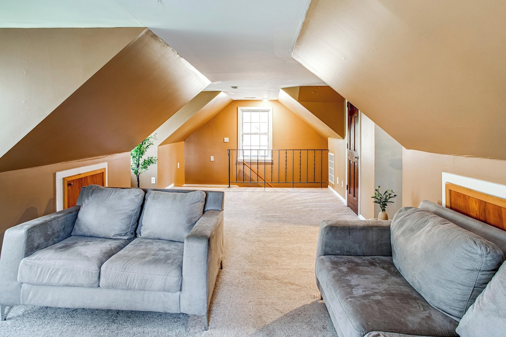 6 Mi to Lake Murray! Pet-friendly Haven w/ Yard