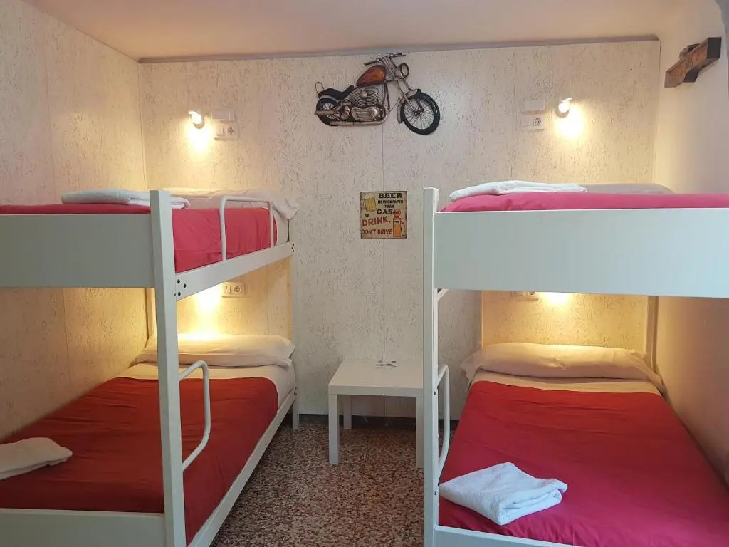 Barri Antic Hostel & Pub