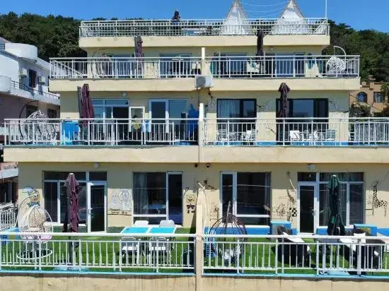 Yuehai Huan Ting Homestay