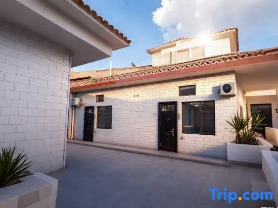Lingshi Time Cave Homestay