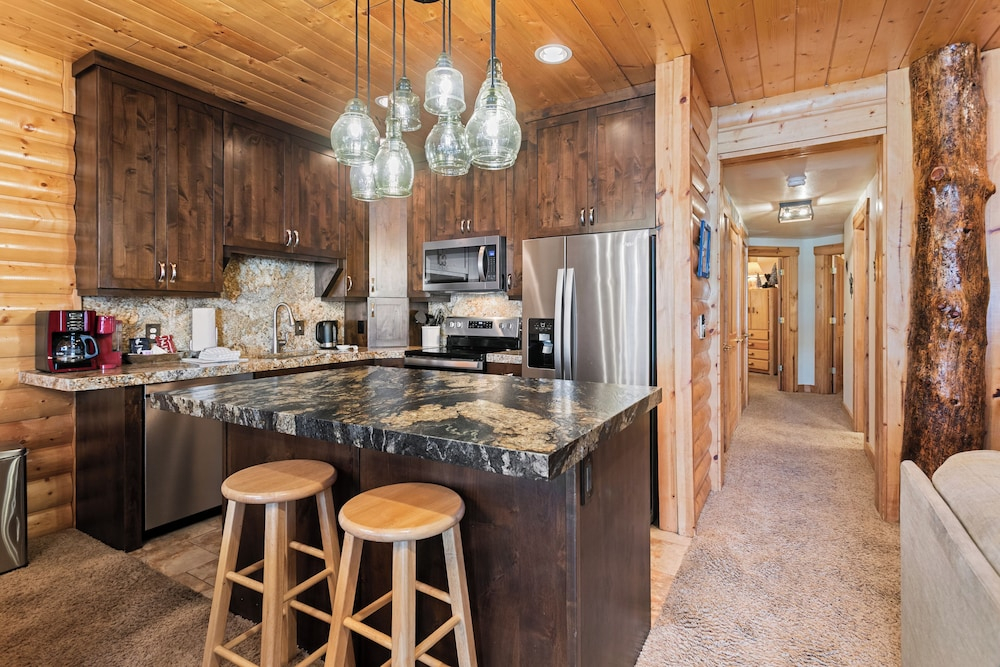 Deer Valley Condo Near Base Hot Tub