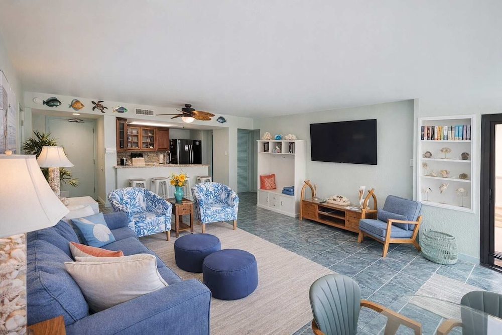 Beachfront Hotspot - New Furnishings - Pool - 1st Floor