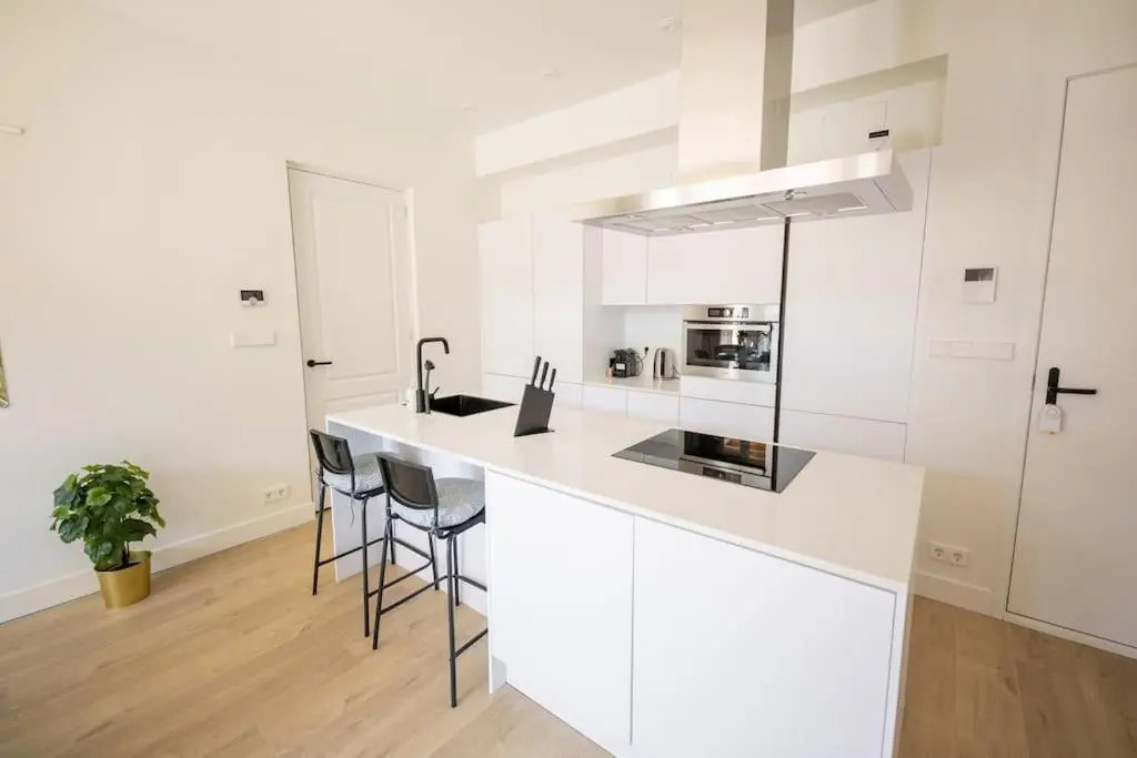 Brilliant 1 Bedroom Serviced Apartment 52m2 -NB304B-