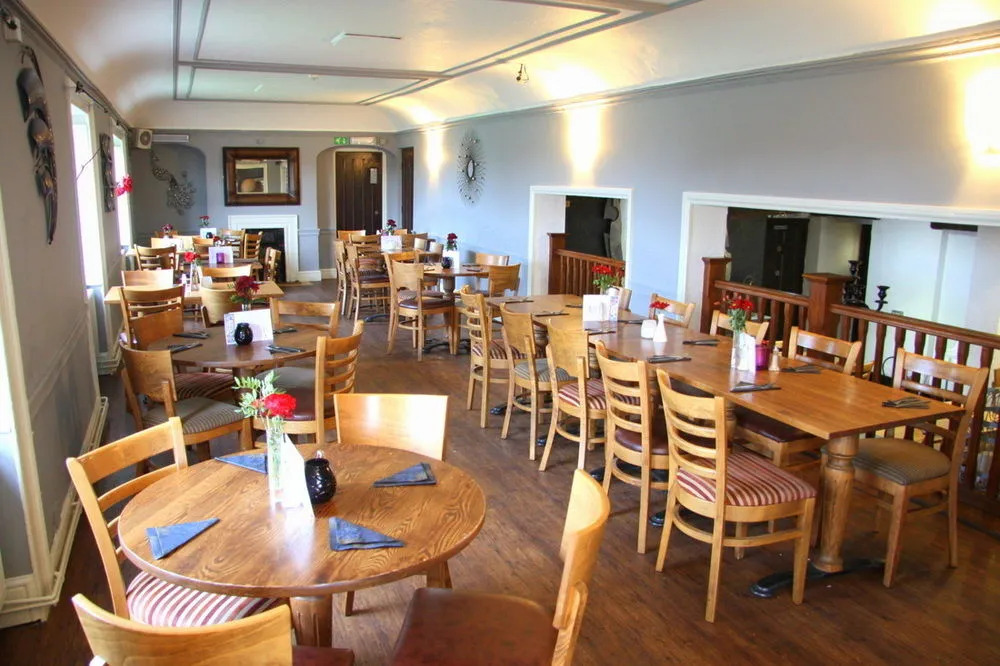 The White Lion Hotel with Free Parking, 1 Minute Walk to Yate Shopping Centre & Onsite Italian Restaurant