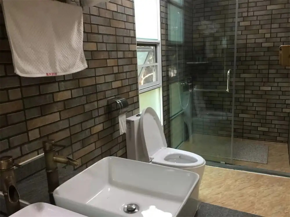 Lanrenyuanlin Hotspring Wooden House