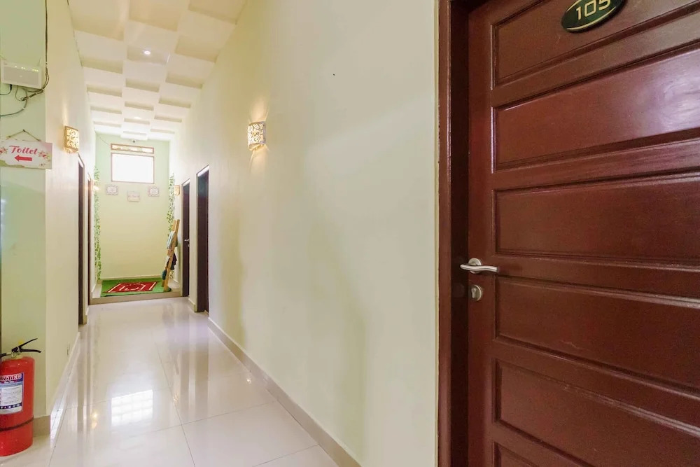 RedDoorz Syariah Near Jam Gadang Bukit tinggi 2