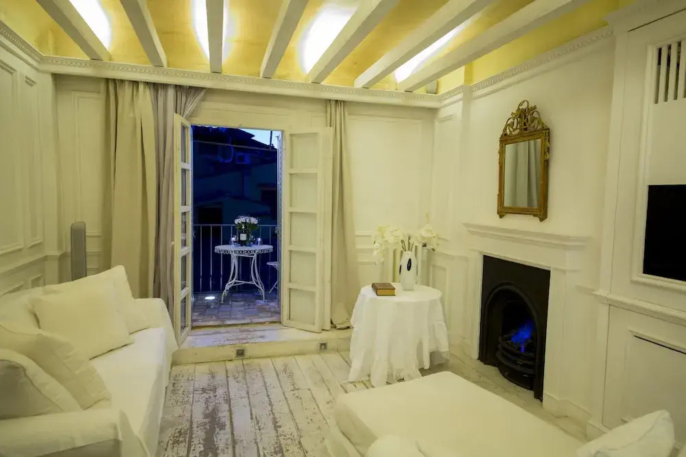 White Home by Mmega
