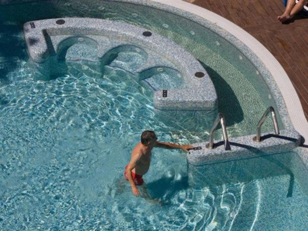 Hotel Bisesti ***S