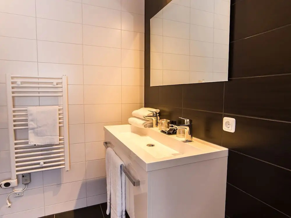 Comfy Apartment, 2 Bath Rooms, 4km From Maastricht