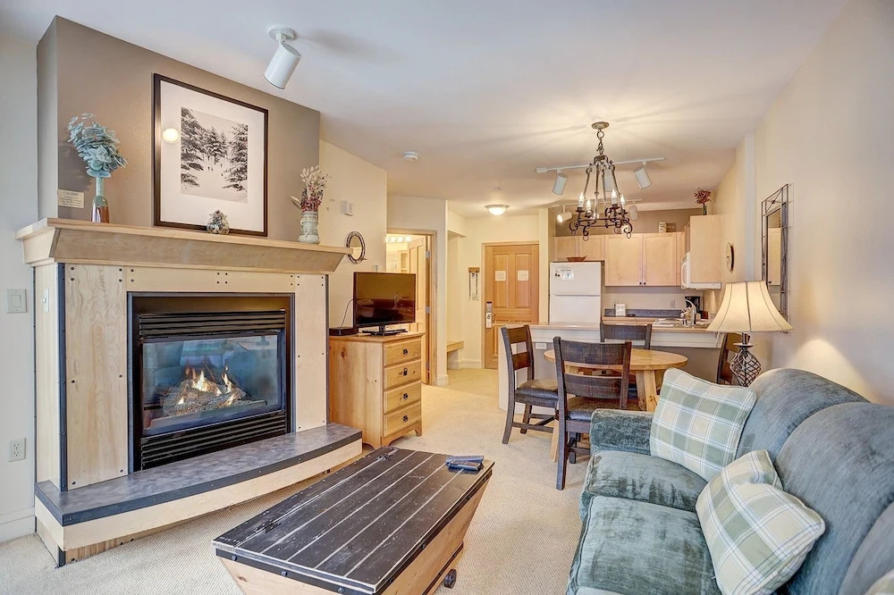 Silver Mill 8200-1br-walk To Slopes! Kids Ski Free! 1 Bedroom Condo by RedAwning