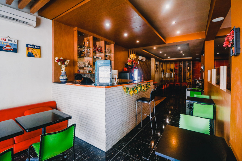 Reddoorz Plus near Makassar Town Square