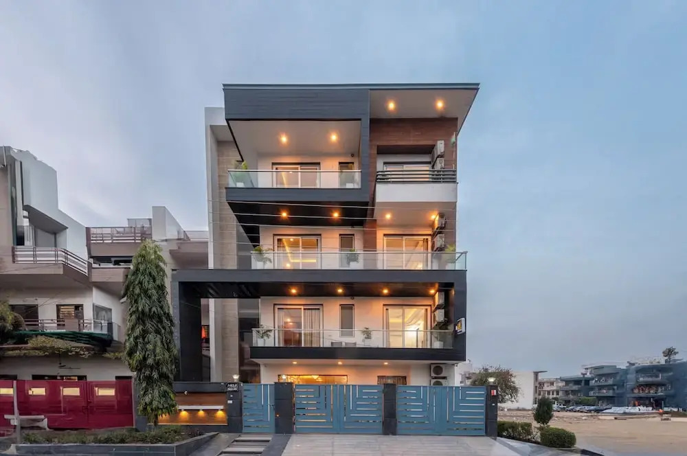 Saavi Hotel Sector- 46