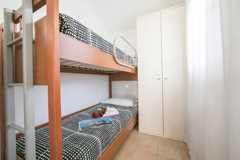 Porto Letizia Viola 7