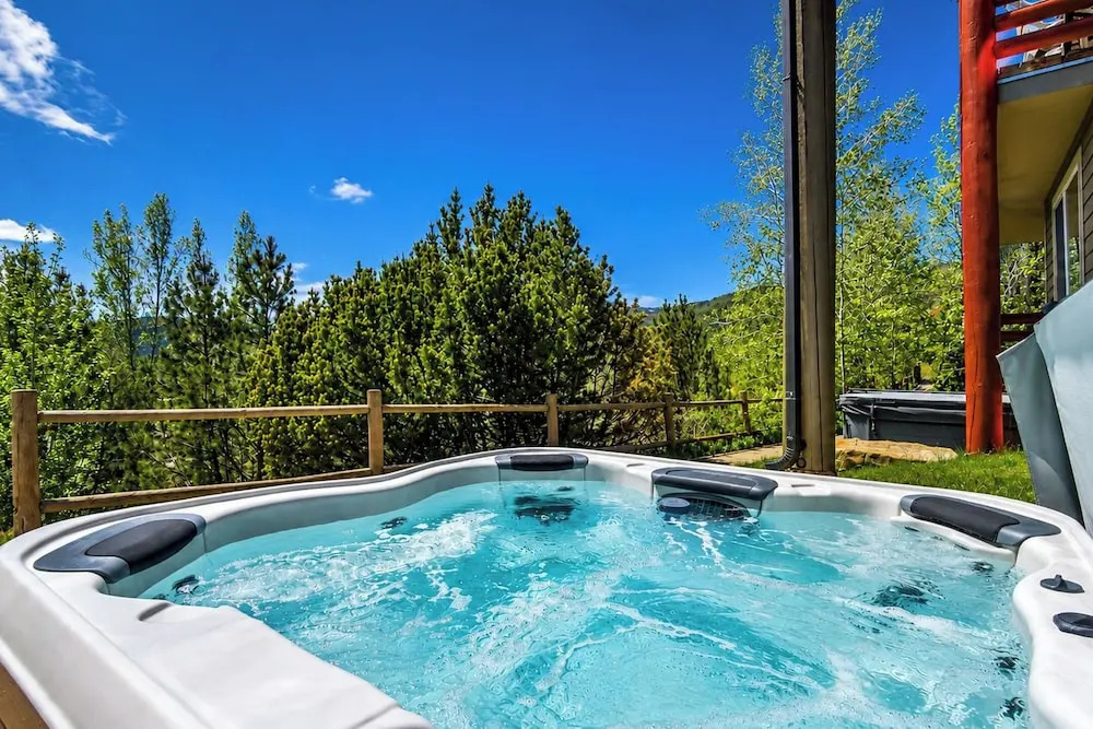 Hot Tub, 2 Mi to Cabriolet Lift: Family Mtn Escape