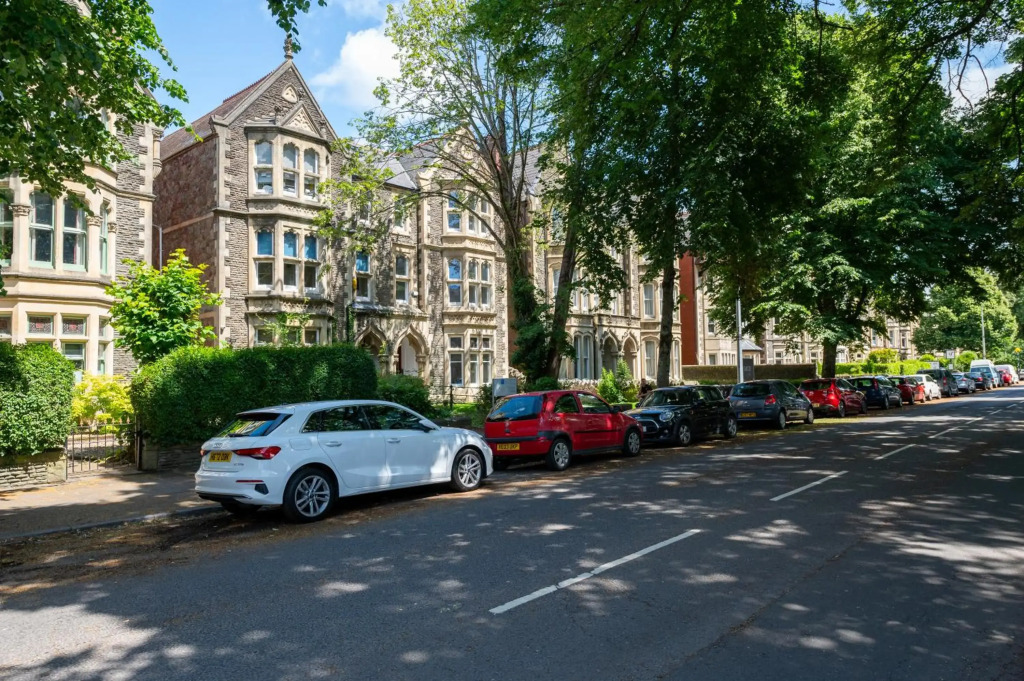 Entire 2 Bedroom Apartment In Central Cardiff