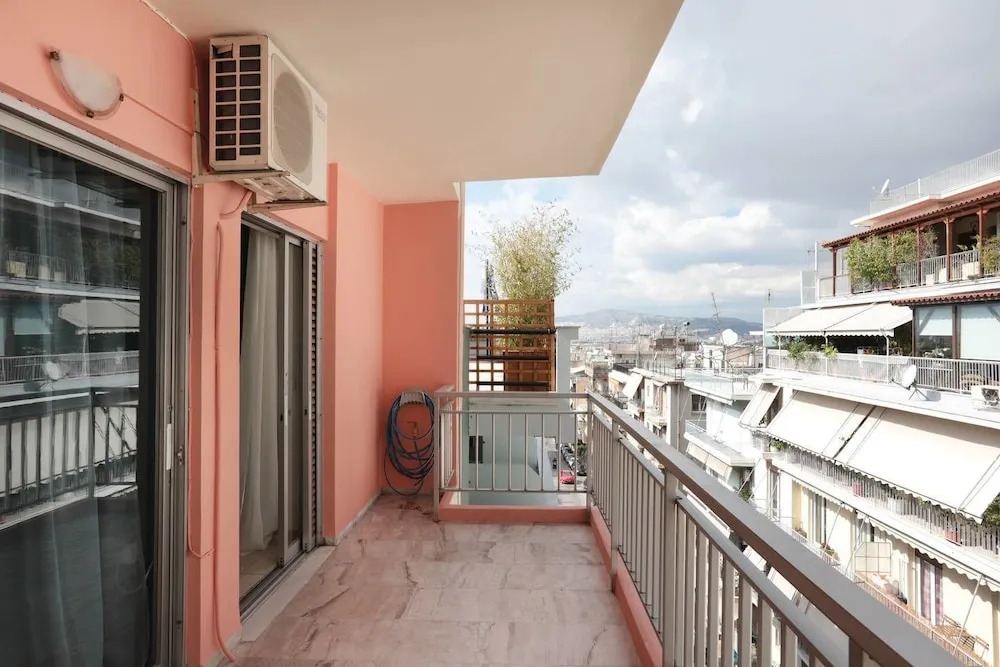 Joyful Turquoise Apt in Athens Historic Centre