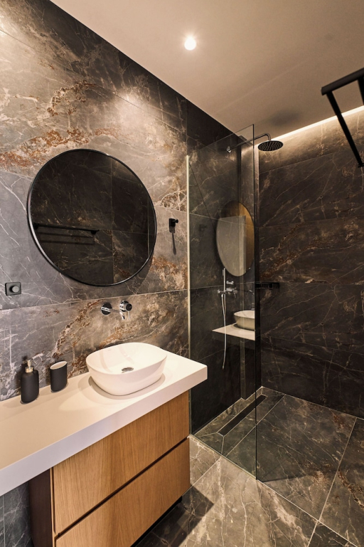 POLYTELIA - Luxury Living