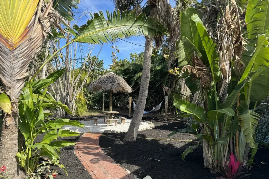 THE Palmview AND Sandpiper Inns