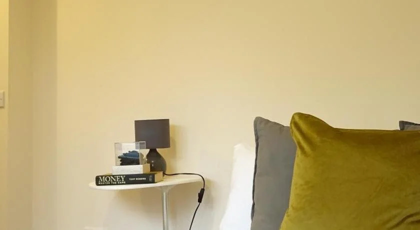 Heathrow Ensuite Rooms- Auto check in