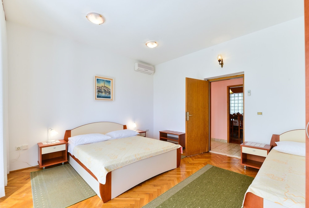 Beachfront Apartment Liveri 2