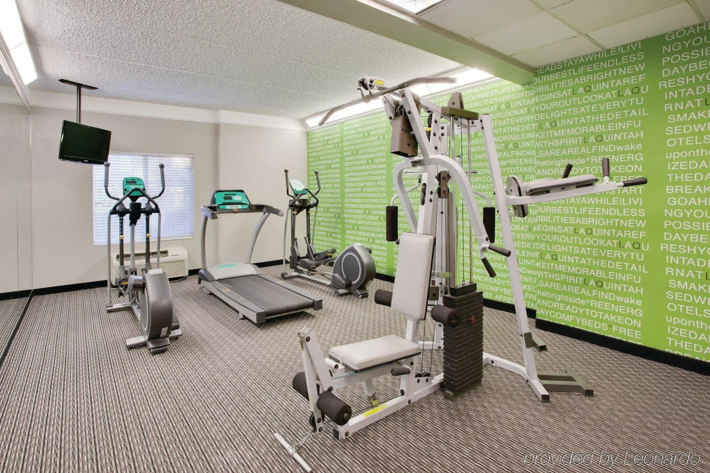 La Quinta by Wyndham Houston West Park 10