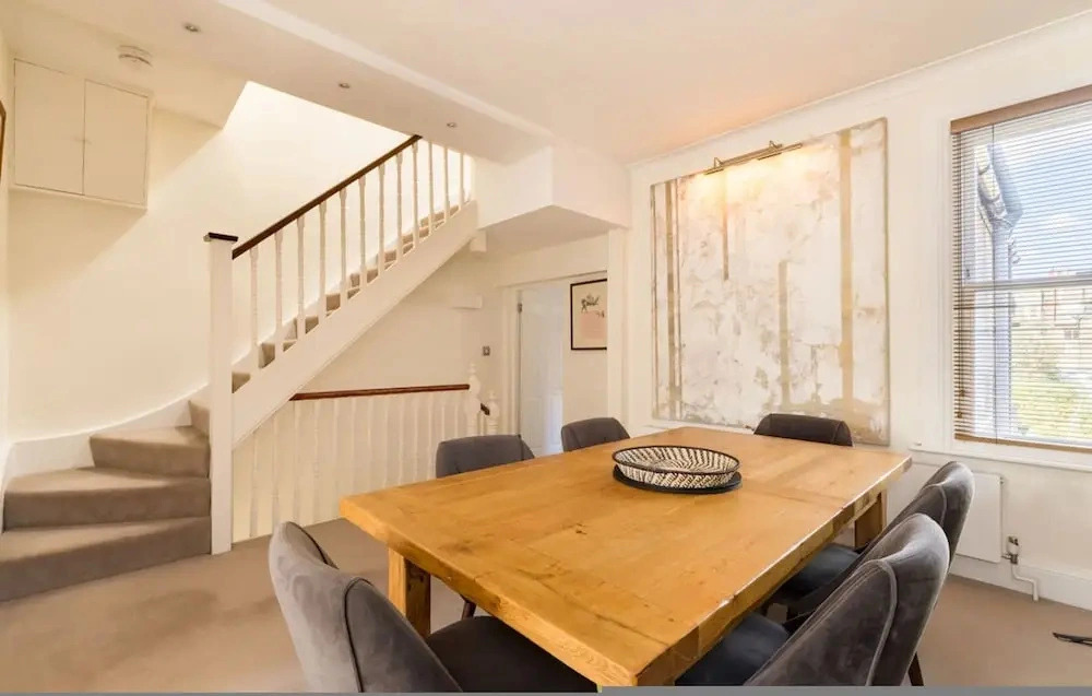 Elephant Oxpecker 2 Bedrooms in Fulham