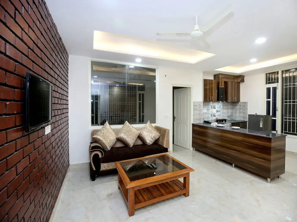 OYO 13769 Home Spacious 3BHK Kasauli