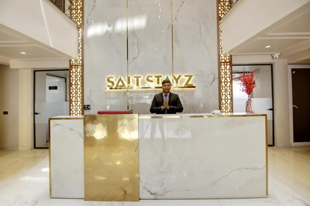 Saltstayz Premier - Near Golf Course Road & Sector 57