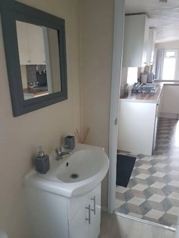 Lovely 2-bed Chalet at Robinhood Retreat Free Park