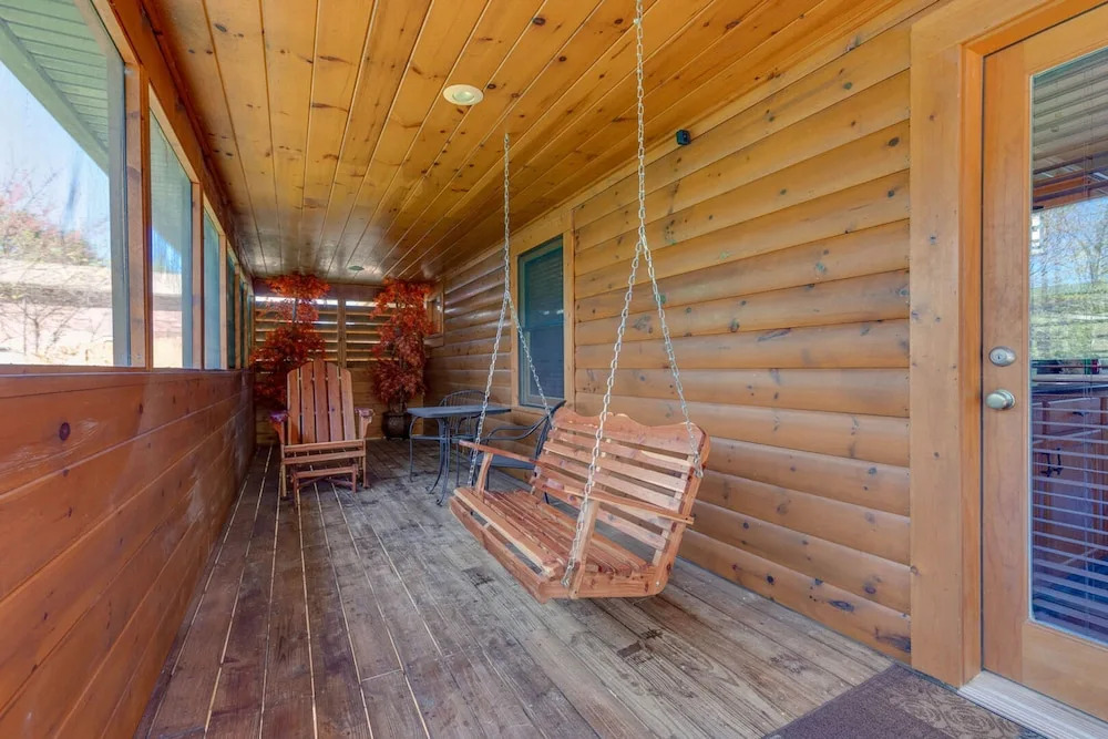 Downtown Getaway by Heritage Cabin Rentals
