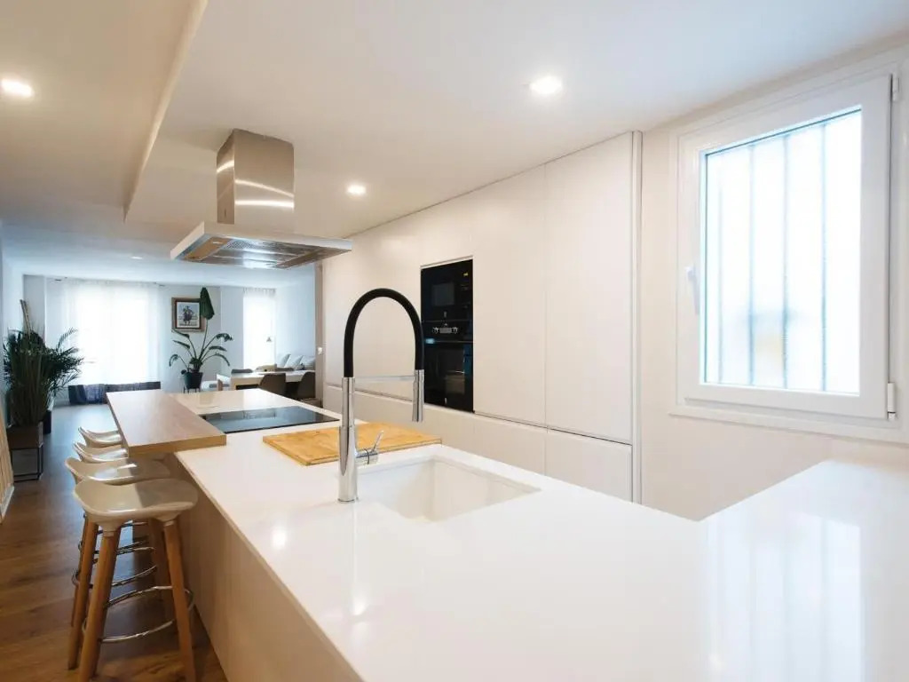 Pz triana amplio, moderno y luminoso apt 2d 2b