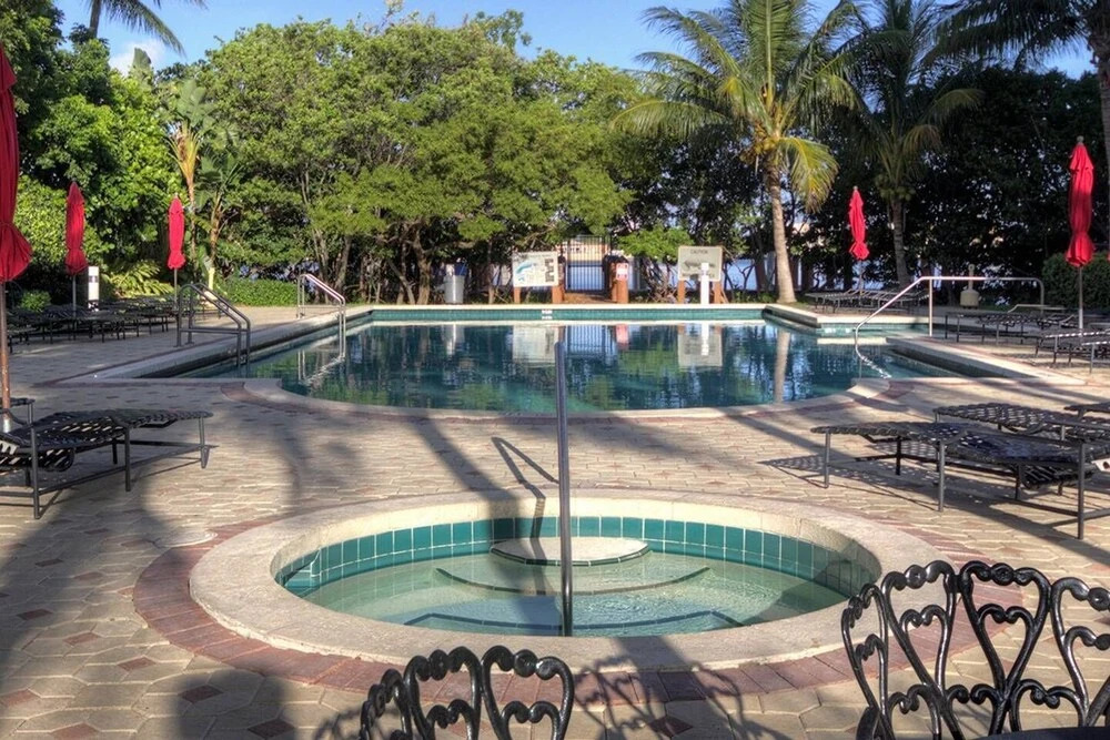 Le Golden Bay 906- 6 People, Sunny Isles Str-01044