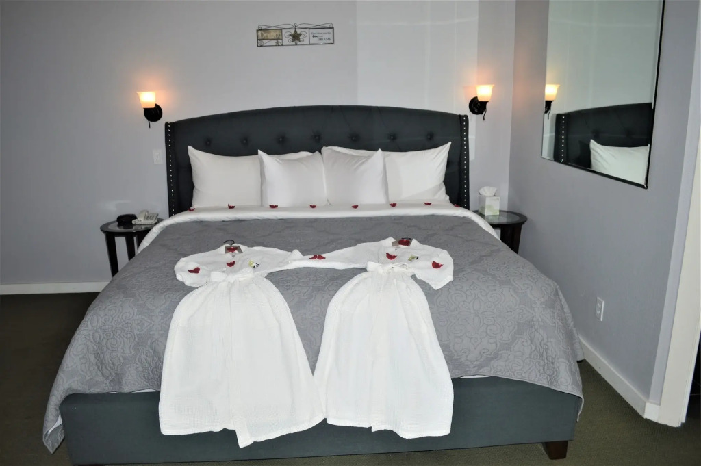 Starfish Manor Oceanfront Hotel