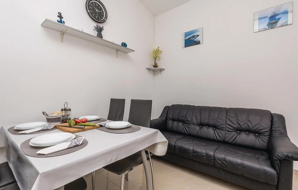 Awesome Home in Povljana With Wifi and 2 Bedrooms