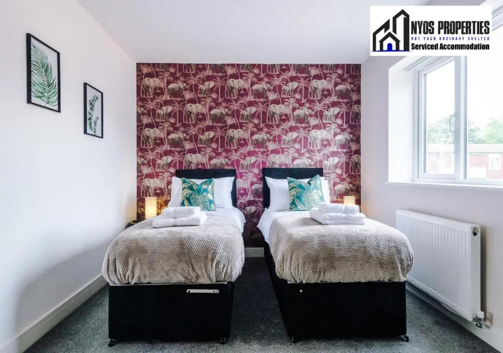 30  Off Monthly Stay/ 4 Bed House/ Free Parking