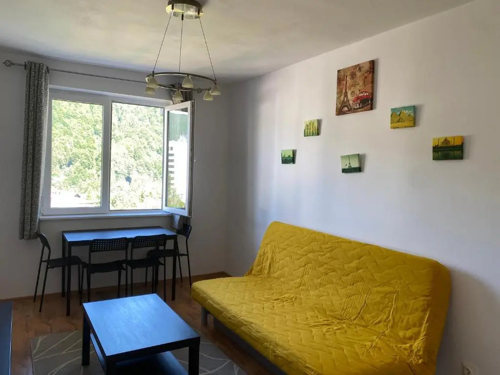 Extremely Quiet and Relaxing Apartment at the 4th Floor - No Elevator
