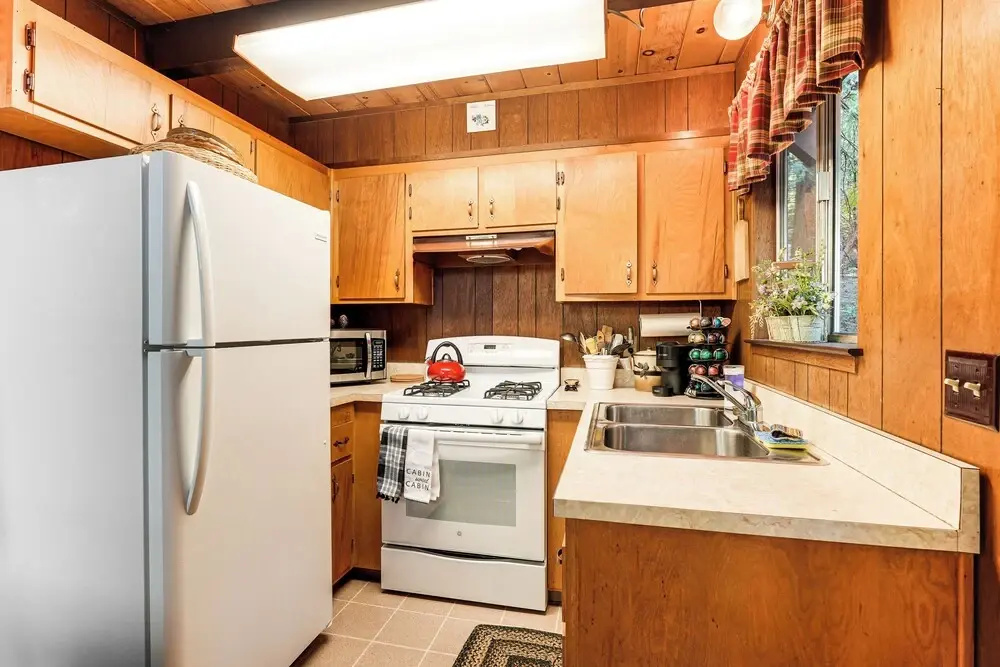 Beach Access, Furnished Deck & Grill: Arnold Cabin