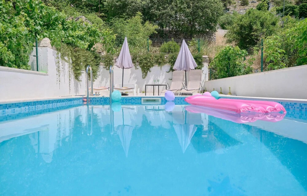 Nice Home in Podstrana With Outdoor Swimming Pool, Wifi and 2 Bedrooms