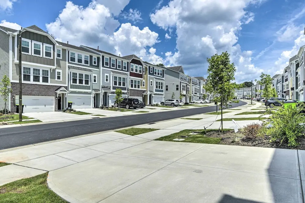 Sleek Durham Townhome Near Dtwn w/ Balcony!