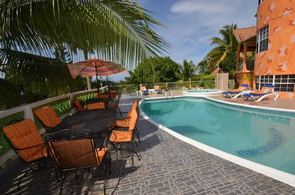 Spacious 6 BR Villa with Pool - Montego Bay - PRJ 1246