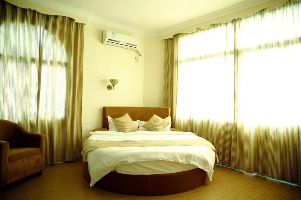Chuxia Holiday Inn