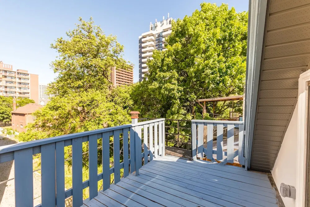 Elevate Rooms at Spadina & Bloor