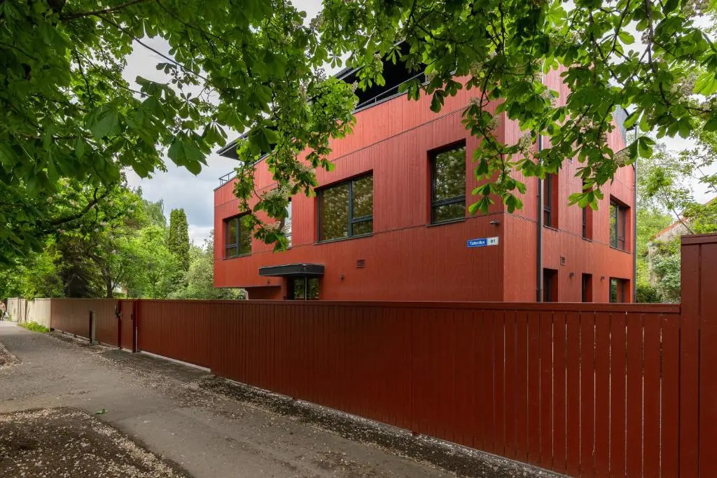 Self-check-in spacious 1 bedroom apartment with free parking