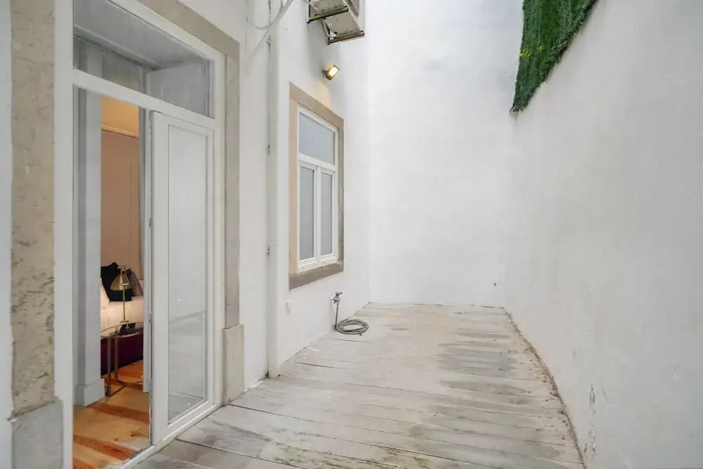 Luxury Stay In Prime Location W/ Ac, Lift & Private Patio