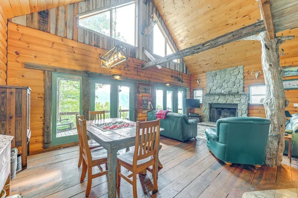 Bryson City Cabin: Hot Tub + Mtn View!