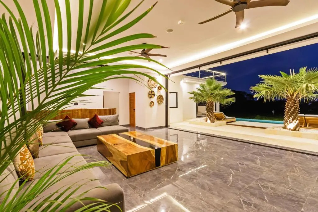 Villa MJ, One of a kind 4 bedroom with incredible views