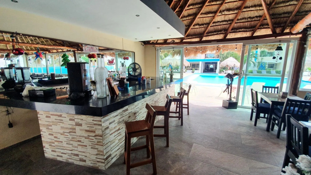 Paradise Beachfront & Nightlife Heart