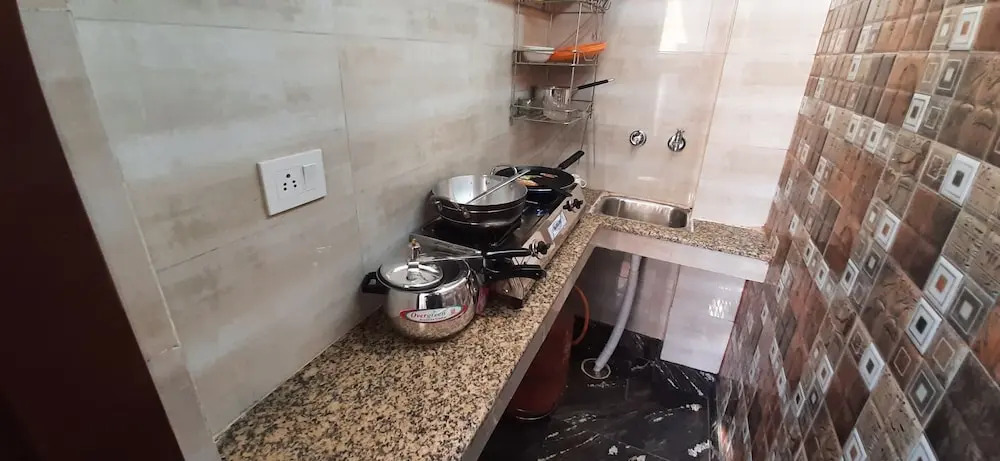 Luxury Flat in Foreigner Areof Lajpat Nagar With Fully Equipped Kitch