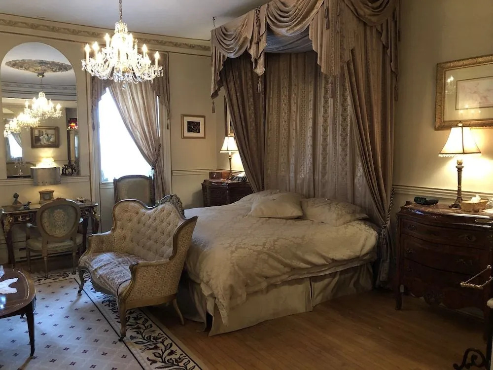 Le Château du Faubourg B&B